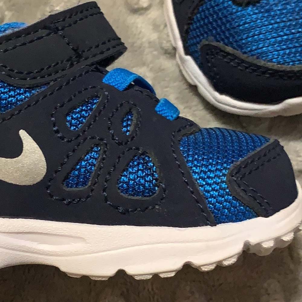 Nike’s - Picture 3 of 3